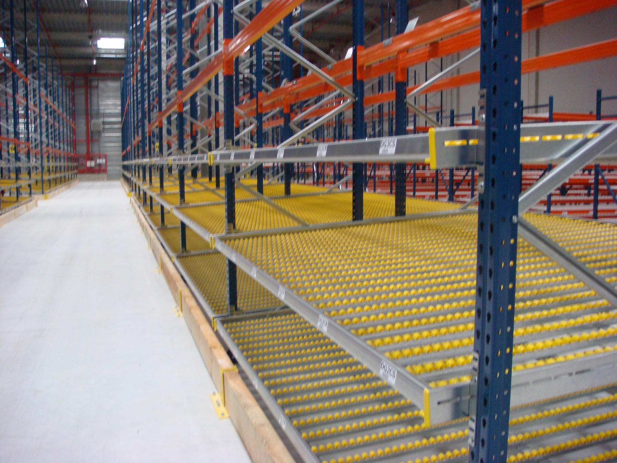 Rayonnage à colis dynamique 3